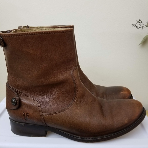 Frye Melissa Button Zip short boot - Picture 2 of 9